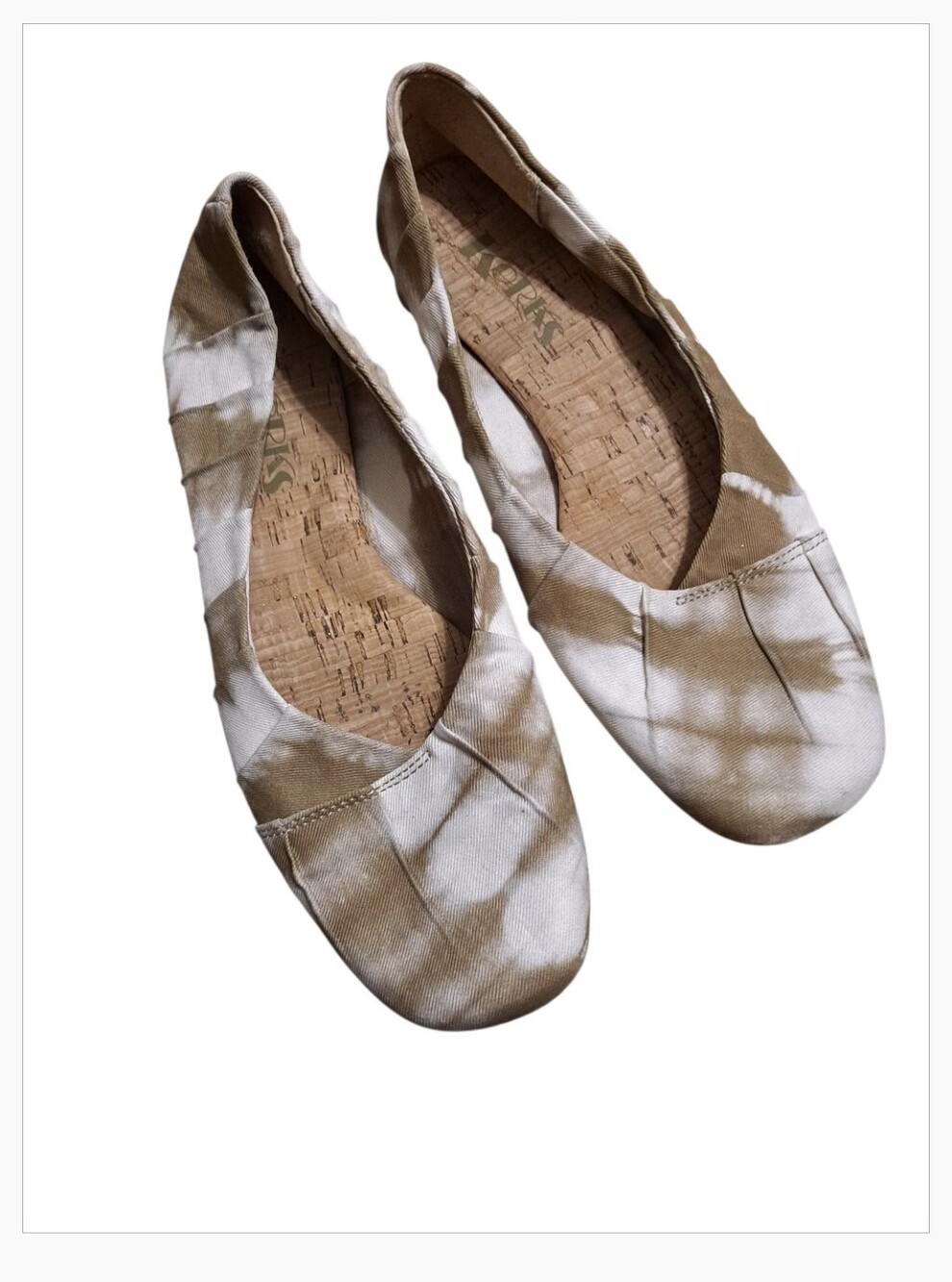 Korks Olive Green & White Women's Ballet Flats